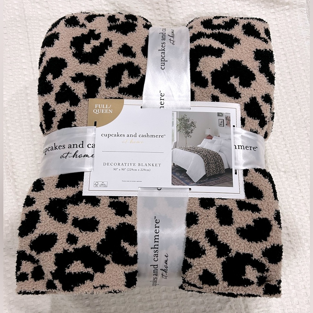 Cupcakes and Cashmere Decorative Cheetah Full/Queen Blanket